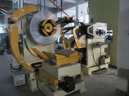 Gaufrette 1mm Uncoiler en acier hydraulique emboutissant l'automation 12 mois de garantie